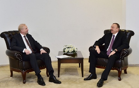 President Ilham Aliyev meets BP chief executive officer in Kars 